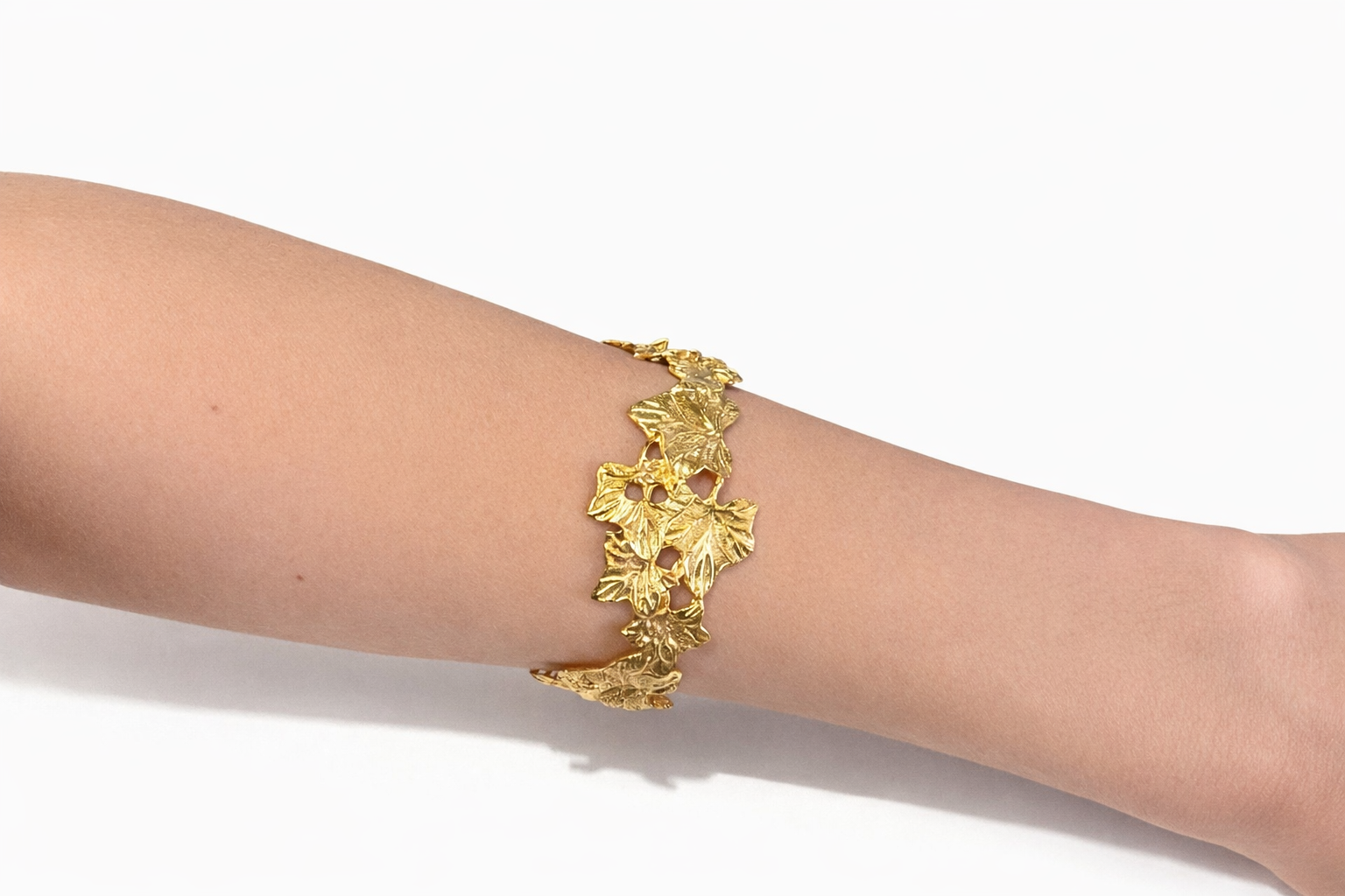 İspaho Eden Kelepçe Bileklik – 24K Altın Kaplama