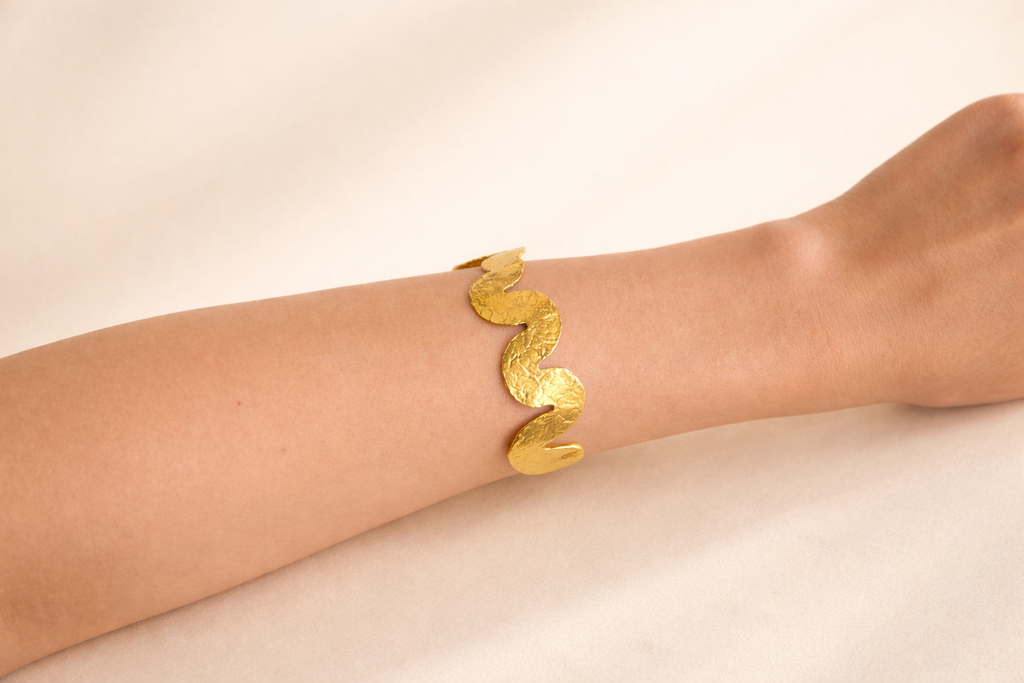 Aure Form Kelepçe Bileklik – 24K Altın Kaplama