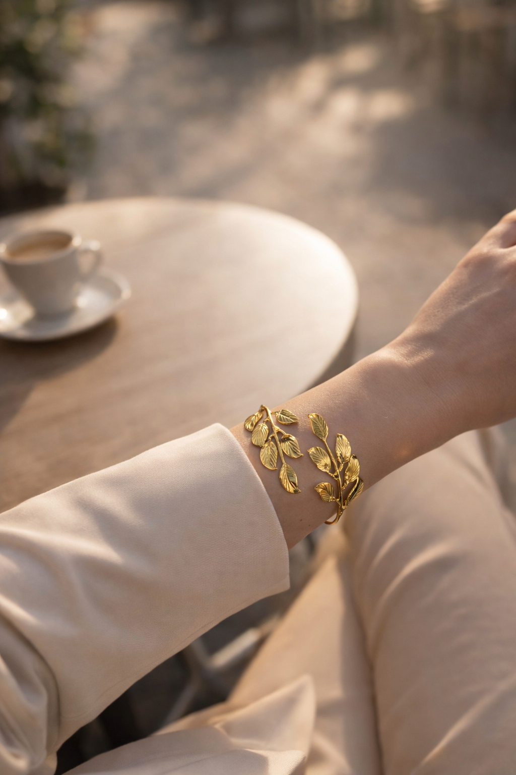 Liora El Yapımı Yaprak Kelepçe Bileklik – 24K Altın Kaplama