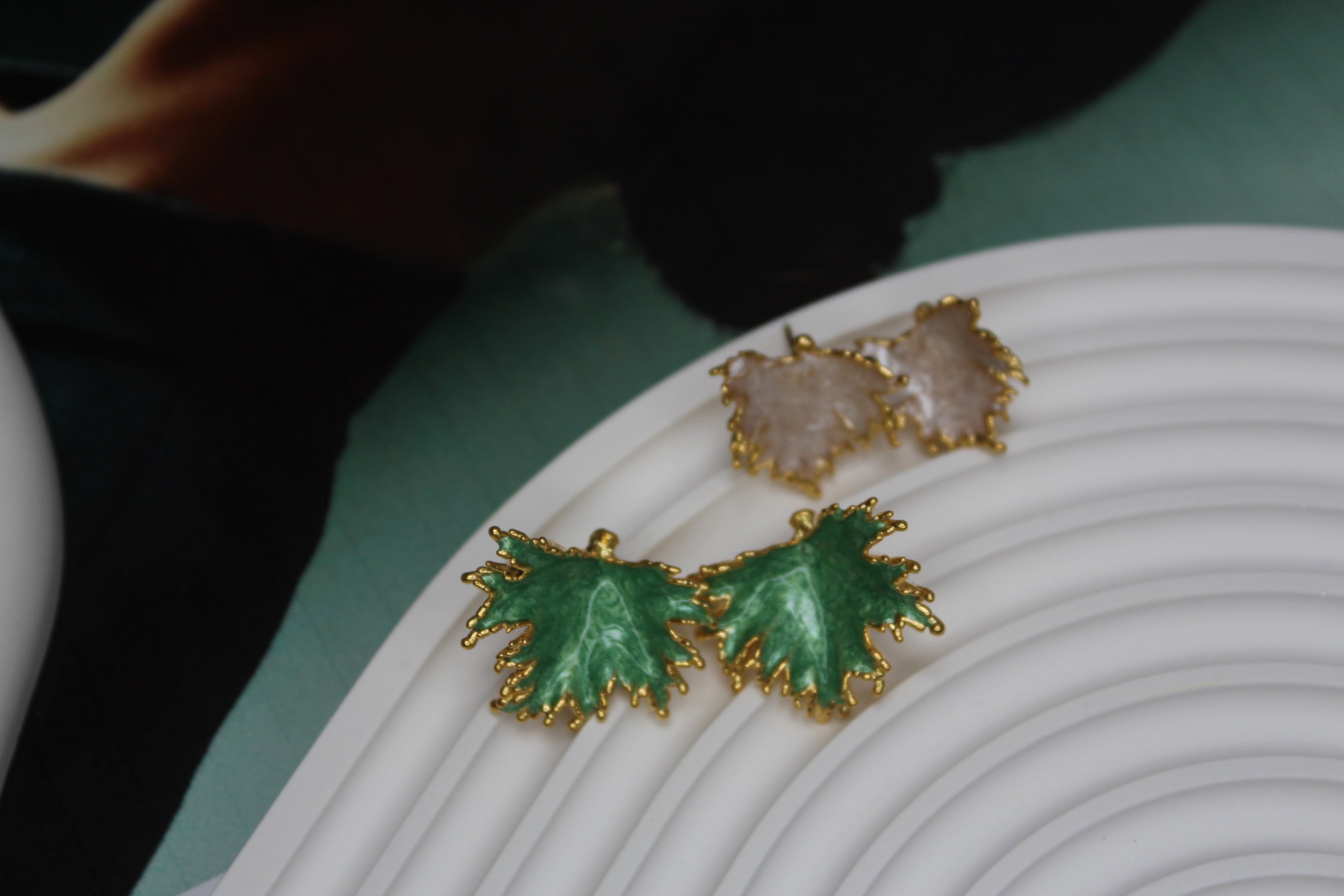 El Yapımı Özel Tasarım Yaprak Küpe Pembe