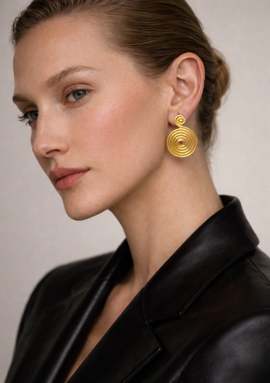 Sonsuzluk Kırmızı Zirkon Taşlı | 24K Altın Kaplama Özel Tasarım Küpe